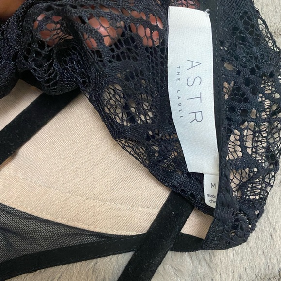 ASTR A-Line Dress black long sleeve lace dress - Picture 5 of 7